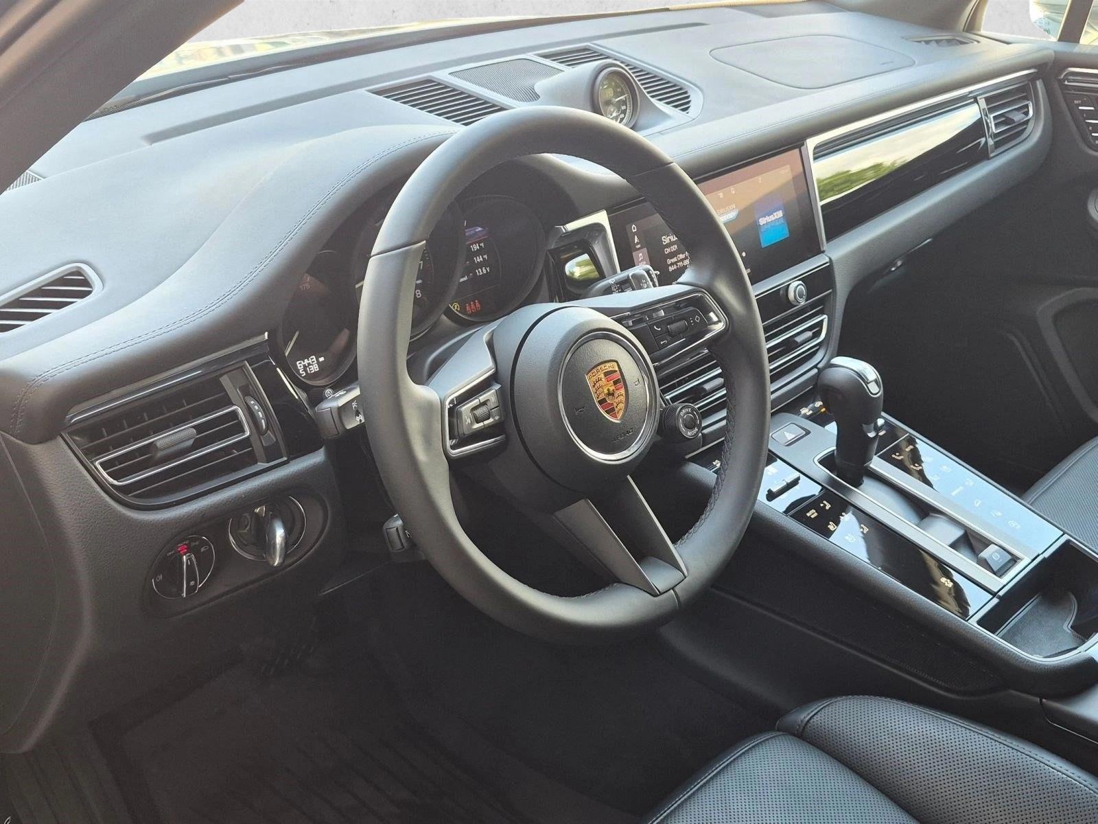 Thumbnail: 2026 Porsche Macan - 3