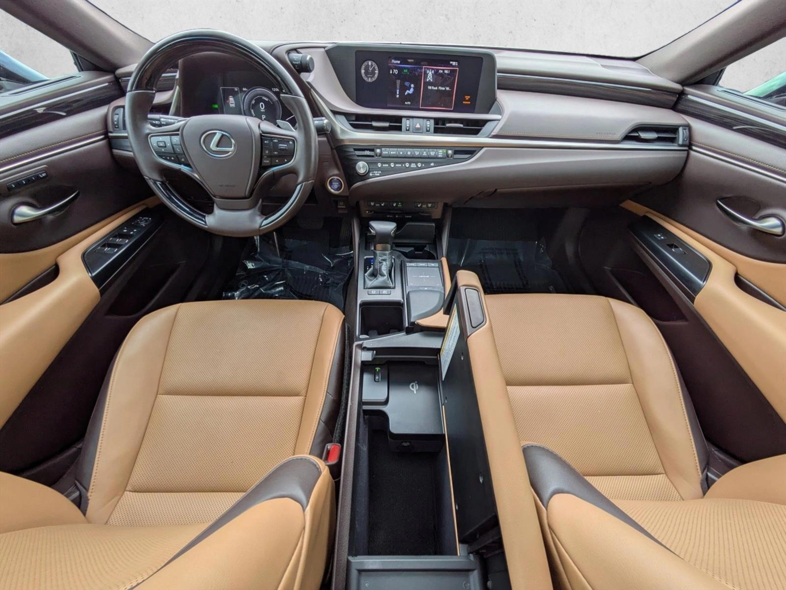 Thumbnail: 2021 Lexus ES - 4