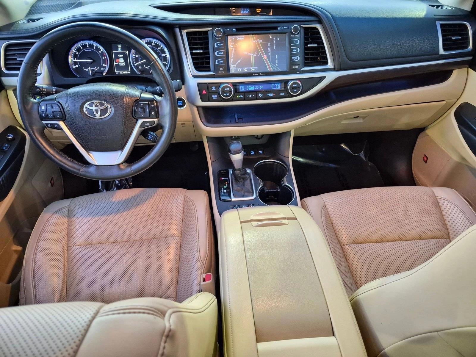 Thumbnail: 2015 Toyota Highlander - 4