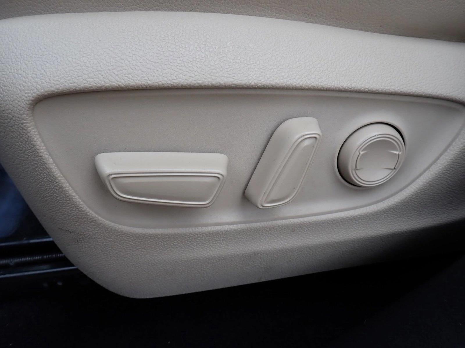 Thumbnail: 2023 Toyota Highlander - 3