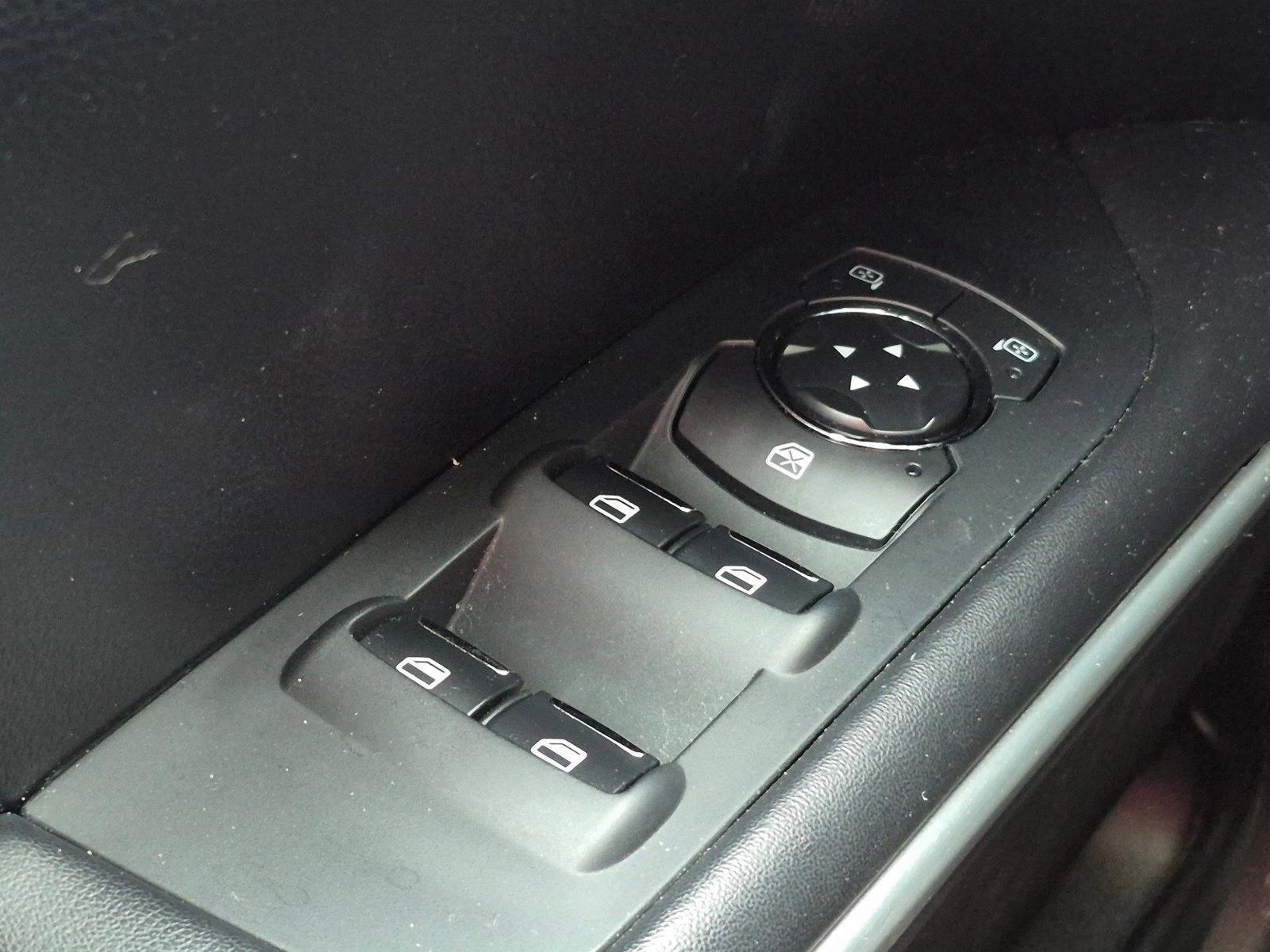 Thumbnail: 2015 Lincoln MKZ - 3