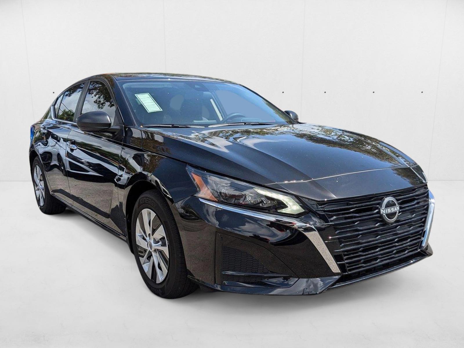 2025 Nissan Altima S - Photo 6