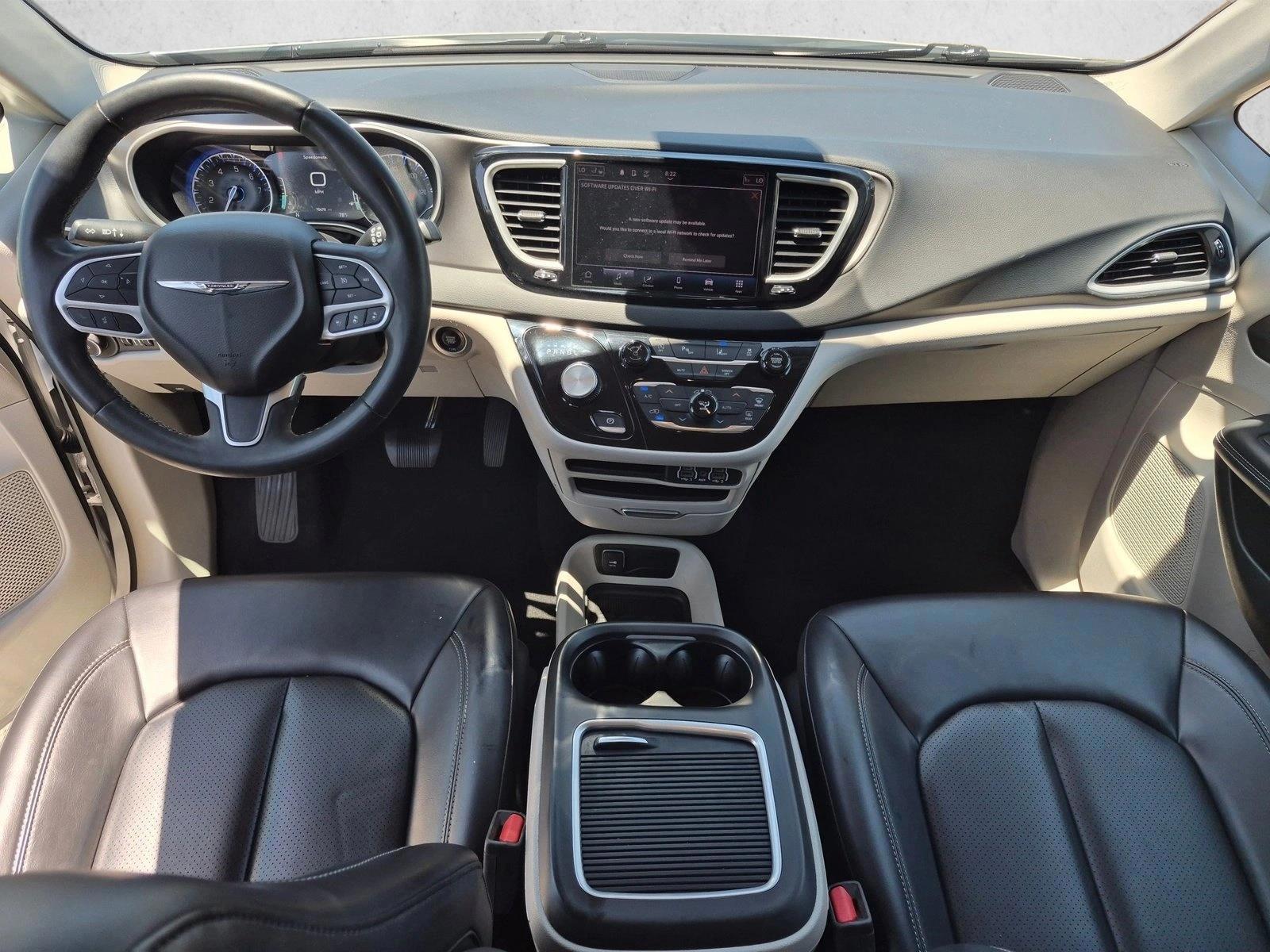 Thumbnail: 2023 Chrysler Pacifica - 3