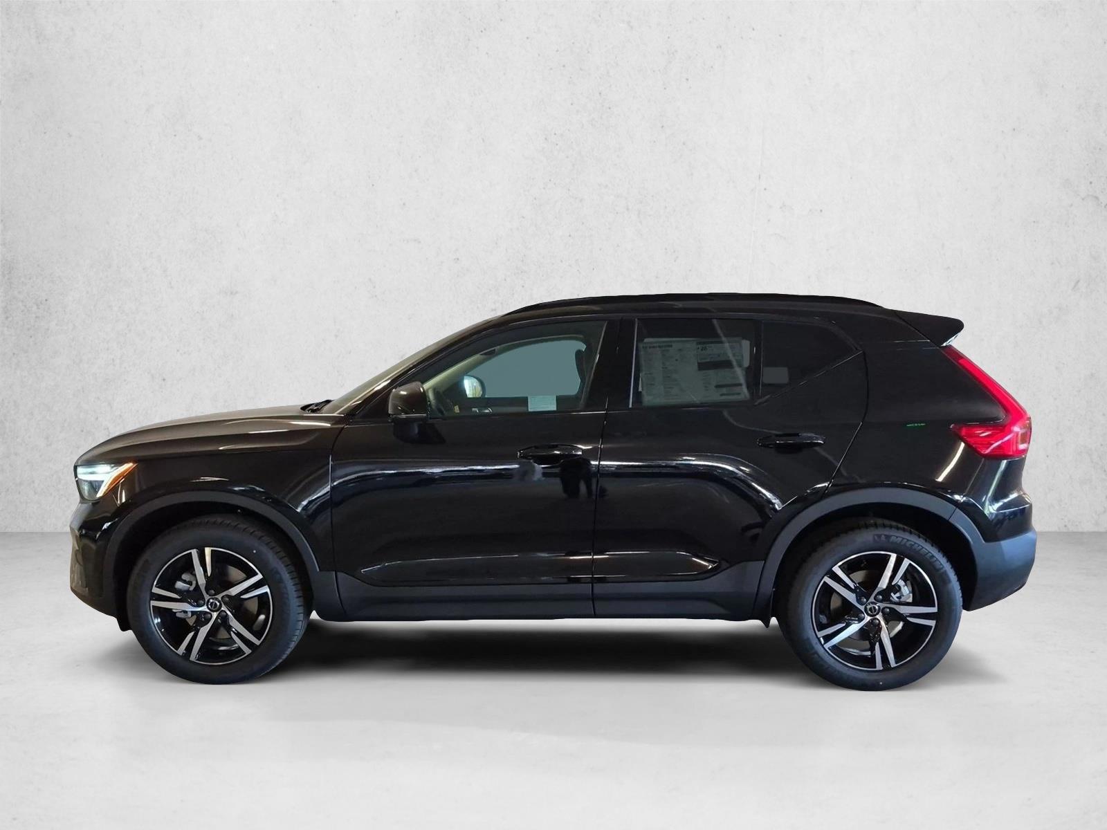 Thumbnail: 2026 Volvo XC40 - 2