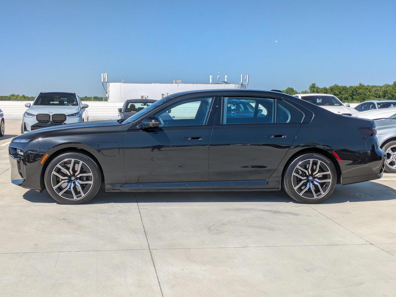 2025 BMW 7 Series 750e - Photo 9