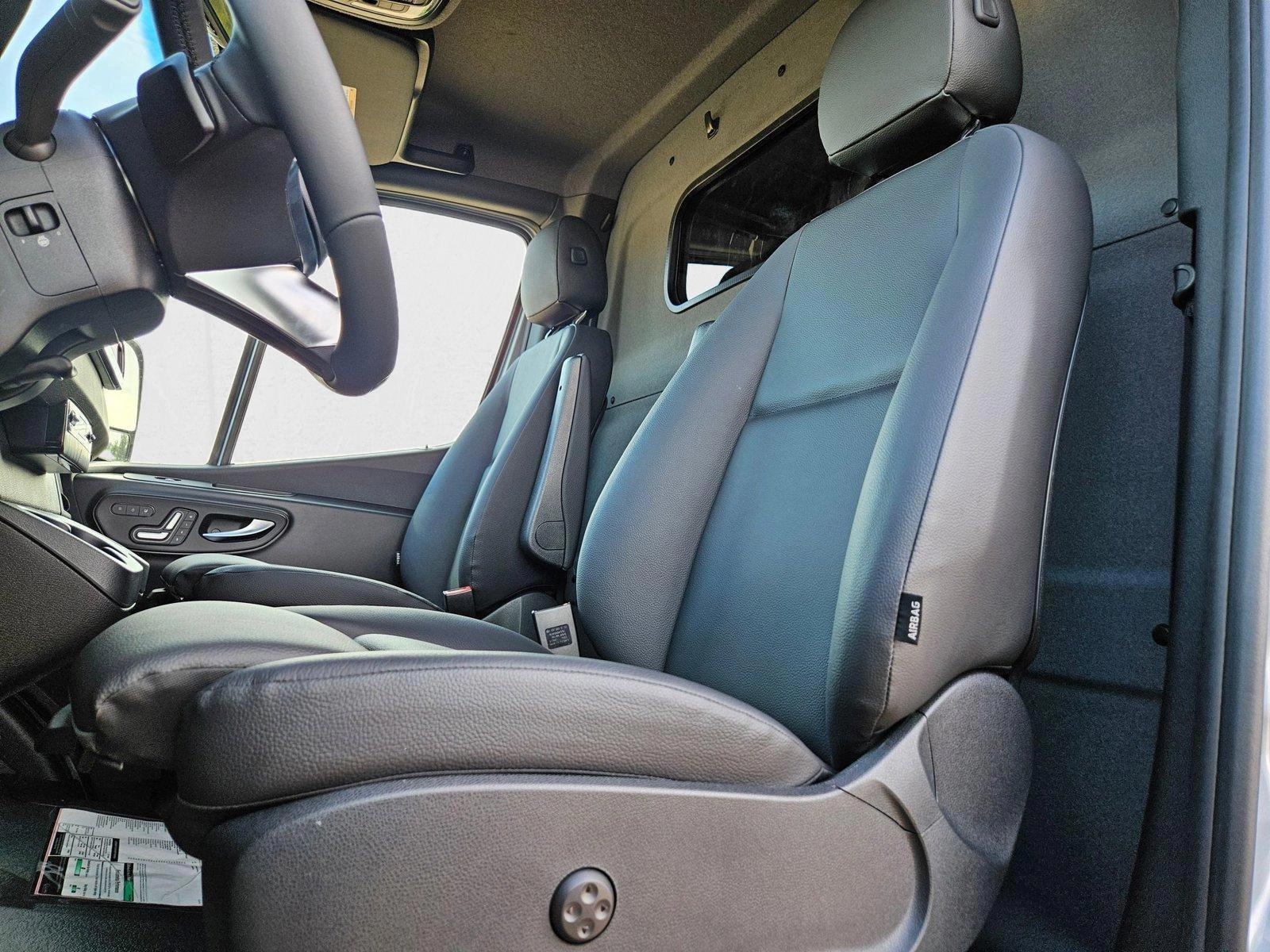 Thumbnail: 2025 Mercedes-Benz Sprinter - 5