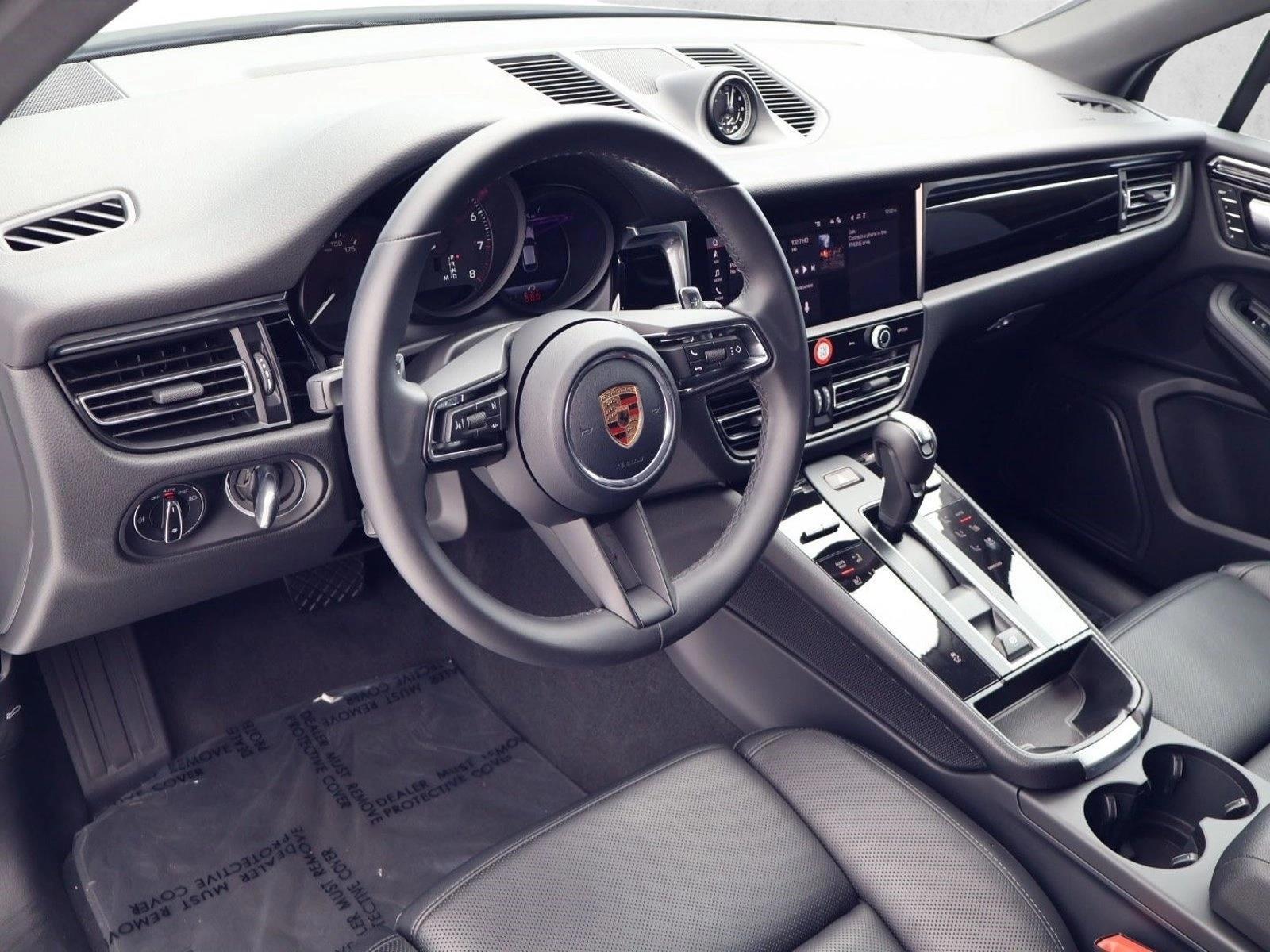Thumbnail: 2026 Porsche Macan - 3
