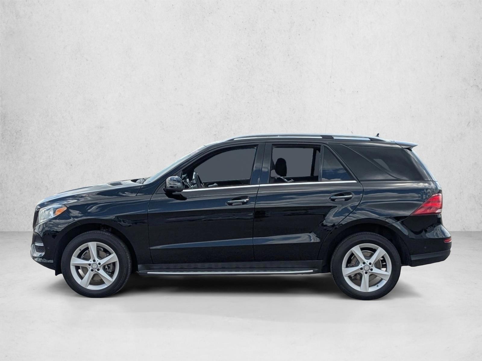 Thumbnail: 2017 Mercedes-Benz GLE - 2