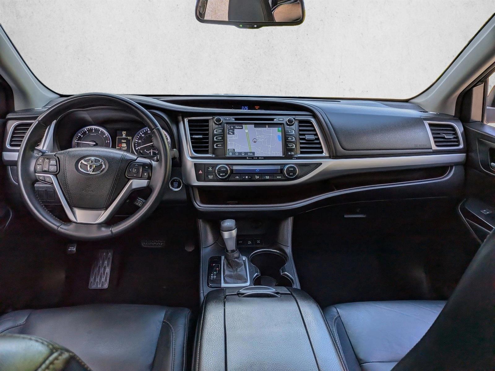 Thumbnail: 2016 Toyota Highlander - 4