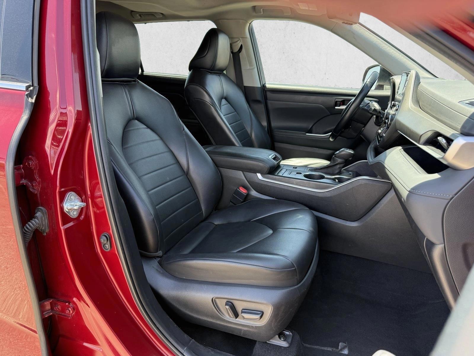 2022 Toyota Highlander XLE - Photo 13