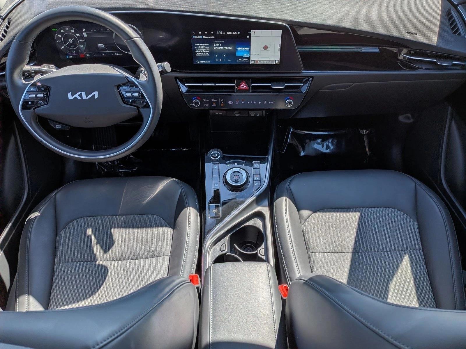 Thumbnail: 2023 Kia Niro - 4