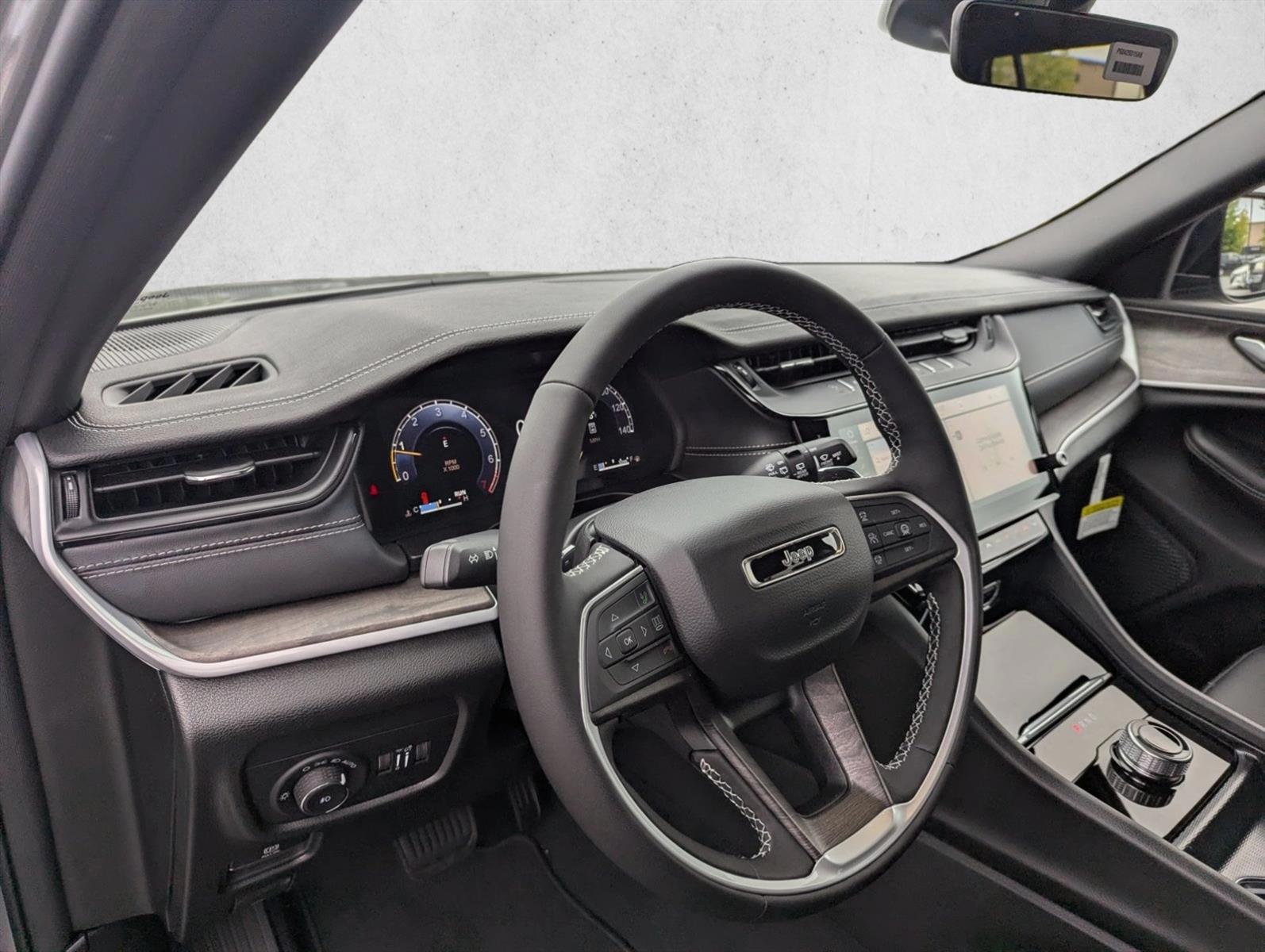 Thumbnail: 2027 Jeep Grand Cherokee - 3