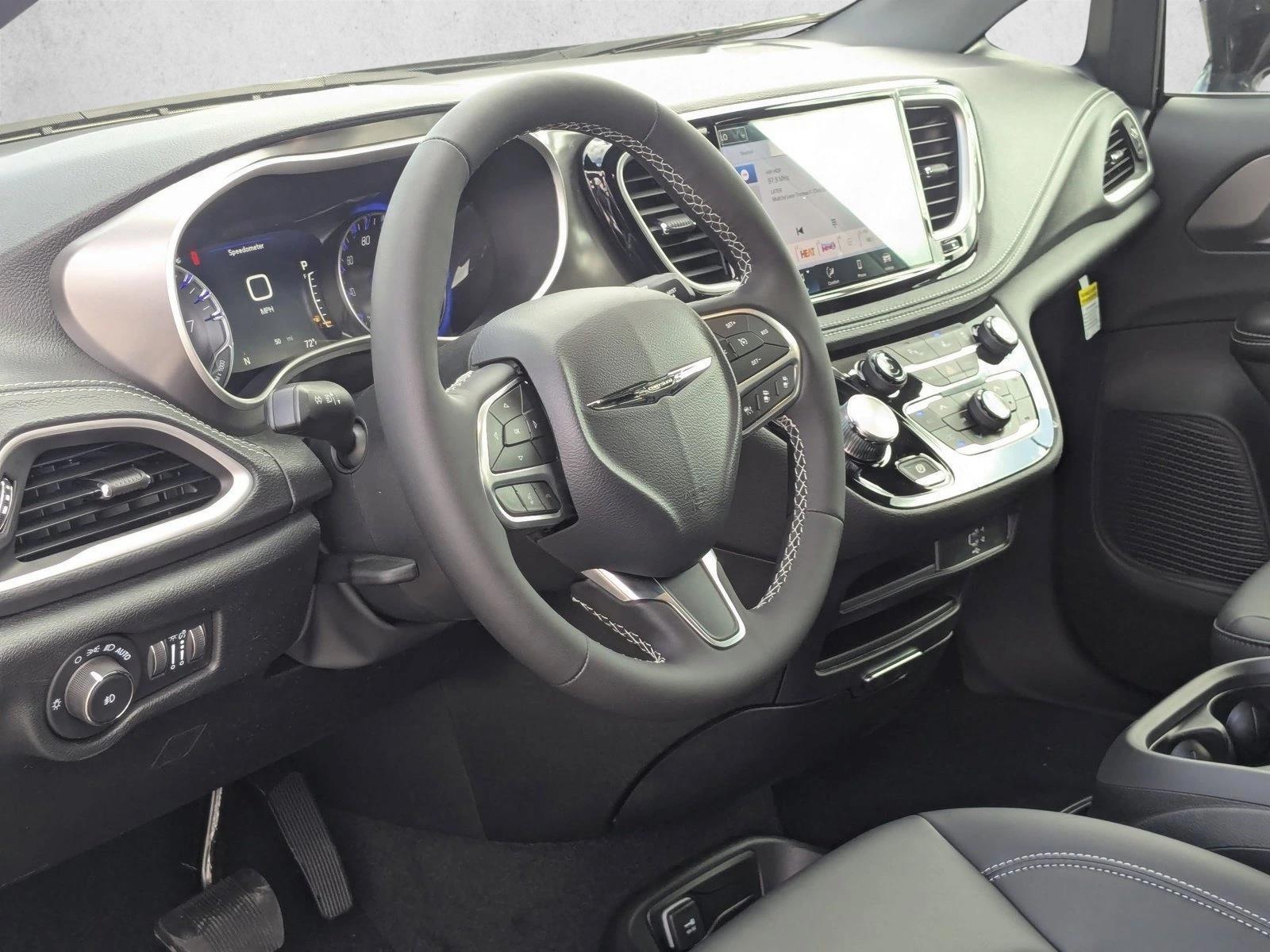 Thumbnail: 2026 Chrysler Pacifica - 3