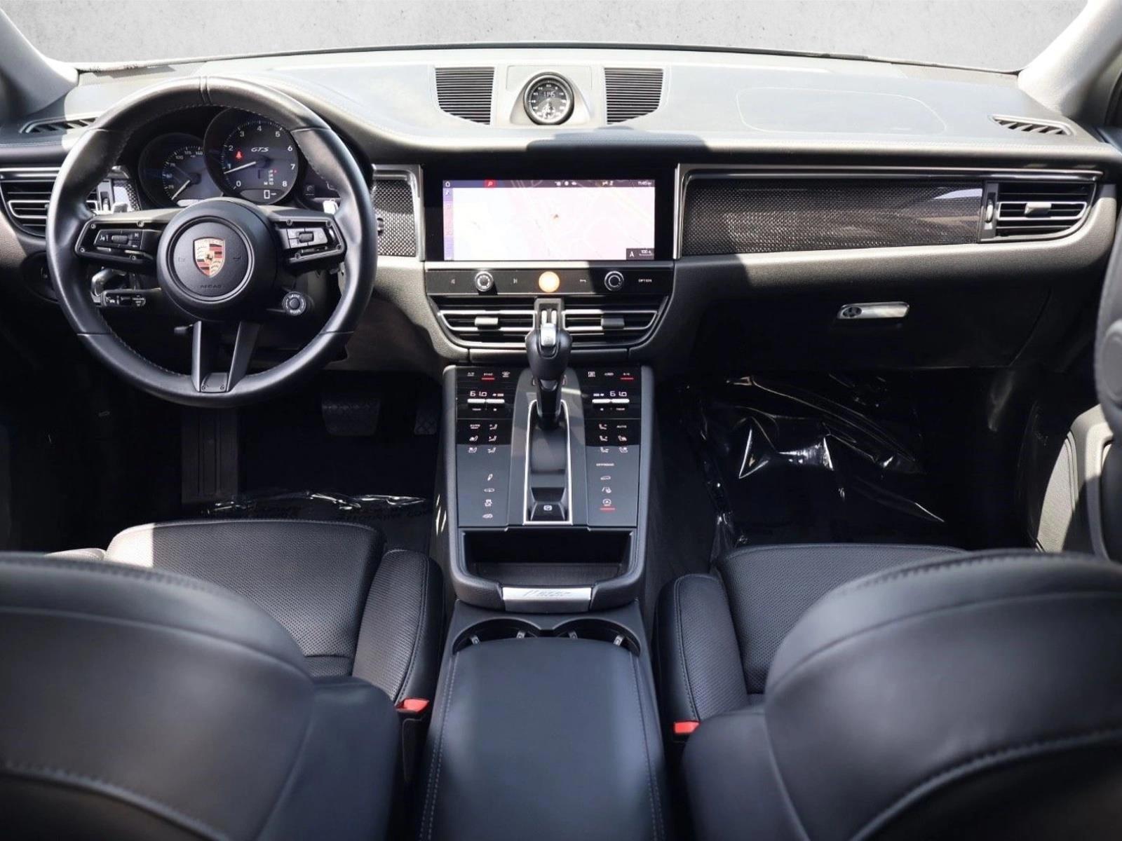 Thumbnail: 2023 Porsche Macan - 4