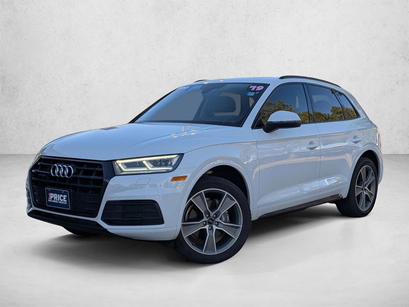 2019 Audi Q5 2.0T quattro S tronic Premium Plus's photo