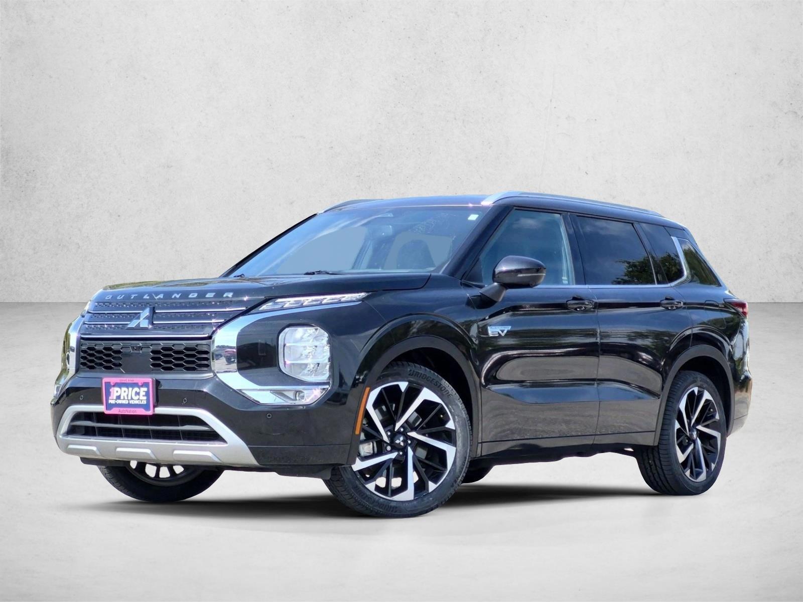 Thumbnail: 2023 Mitsubishi Outlander - 1