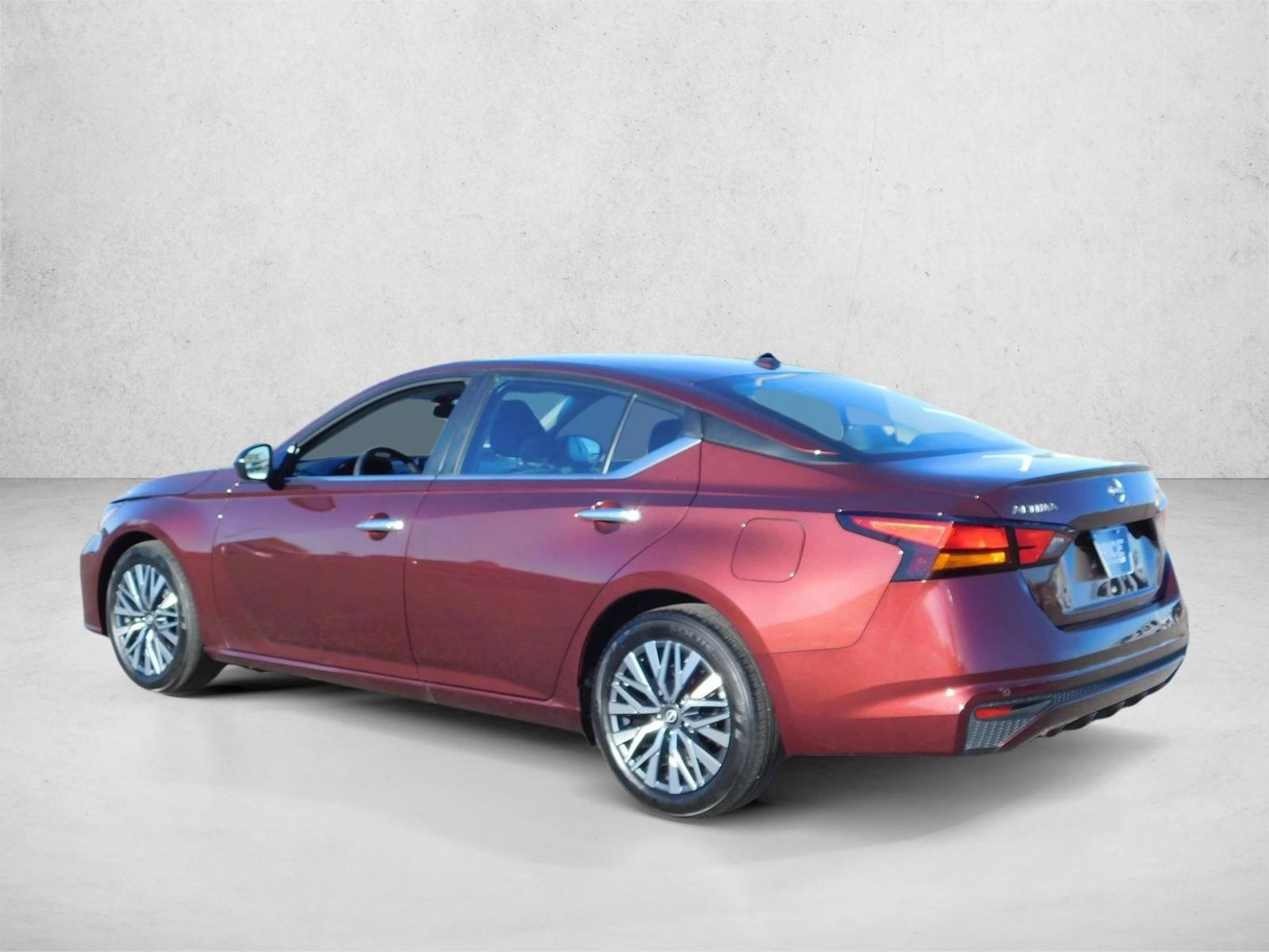 2025 Nissan Altima SV - Photo 14