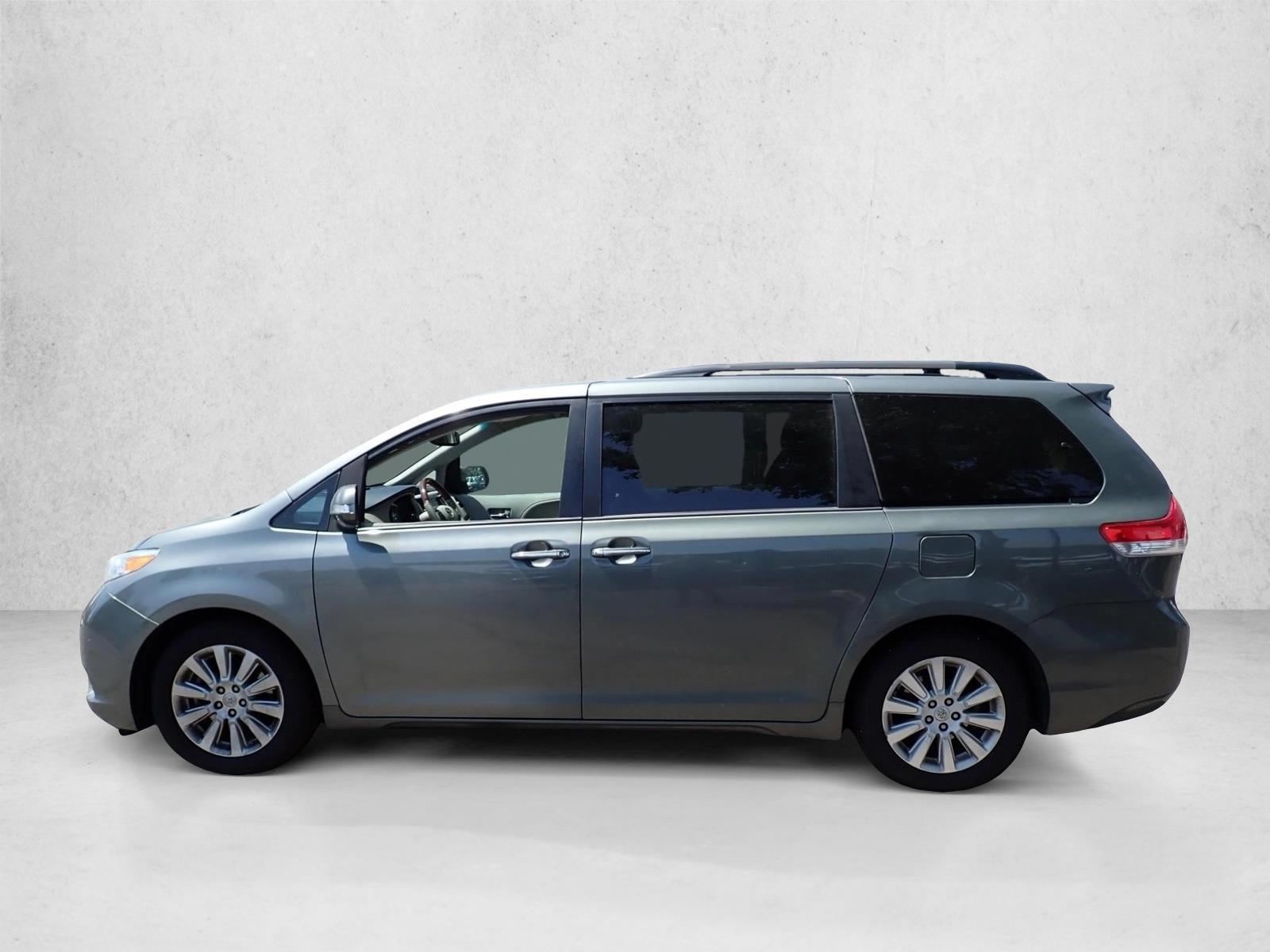 Thumbnail: 2013 Toyota Sienna - 4