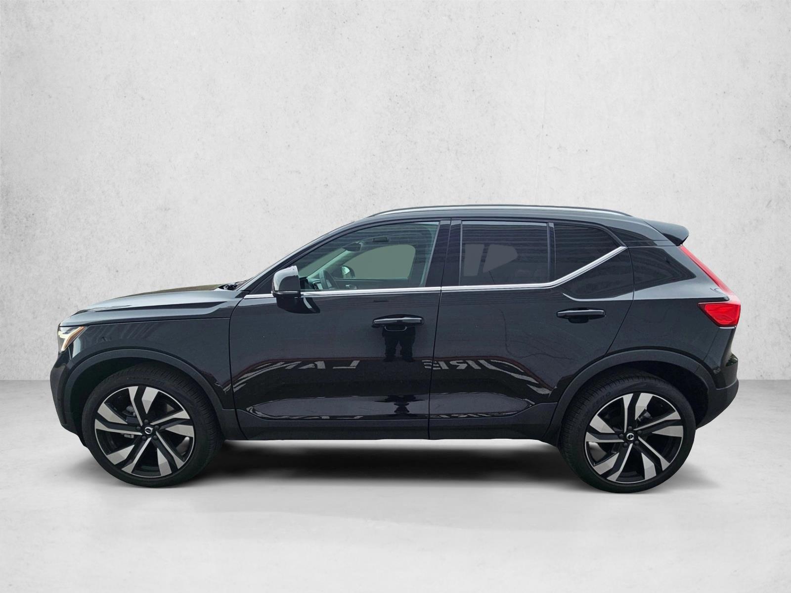 Thumbnail: 2025 Volvo XC40 - 2