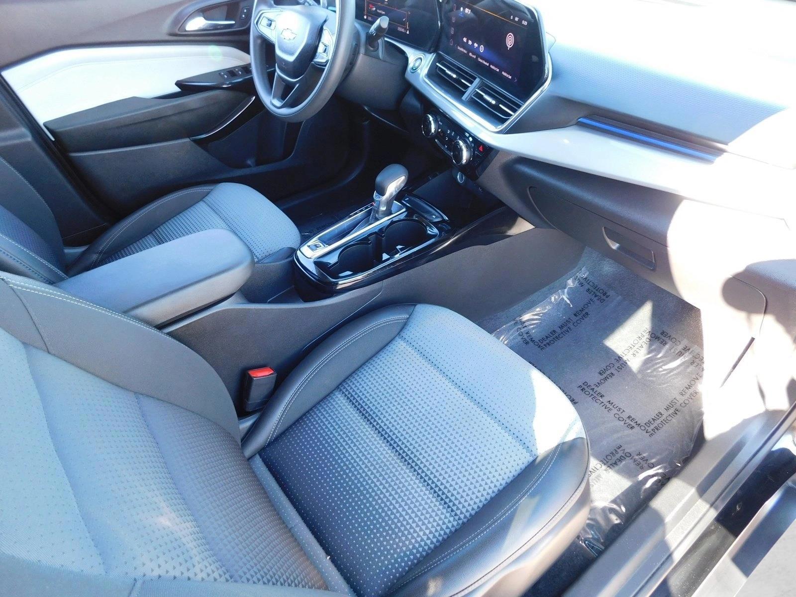 2025 Chevrolet Trax LT - Photo 27