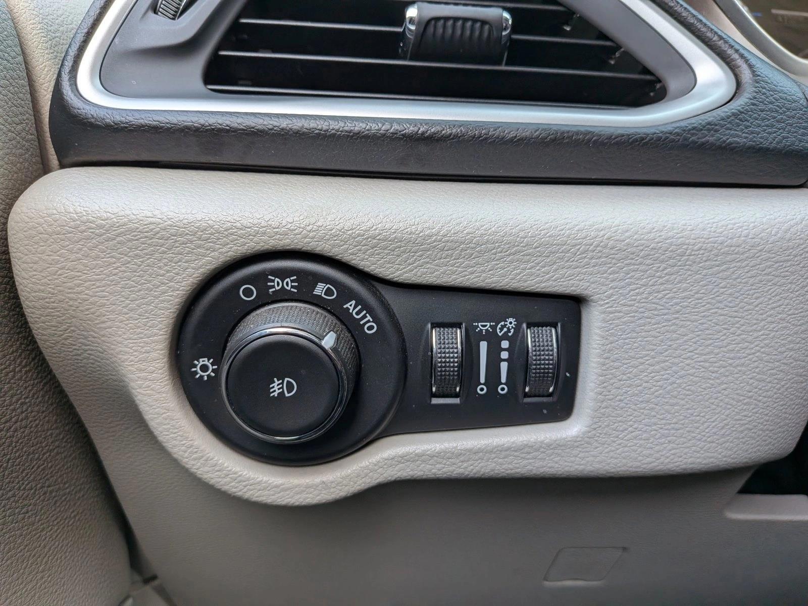 2017 Chrysler Pacifica Touring-L - Photo 17