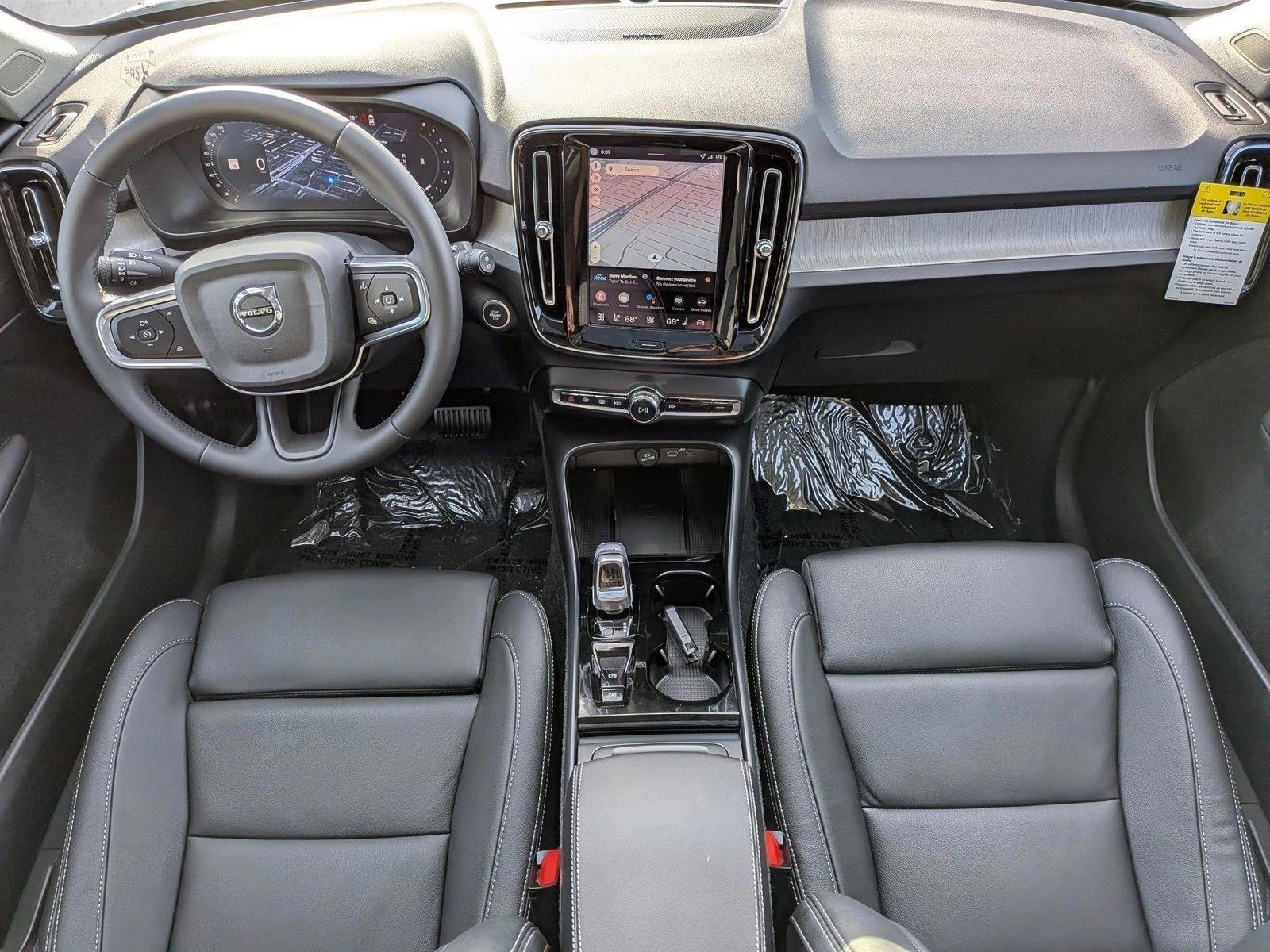 Thumbnail: 2026 Volvo XC40 - 4