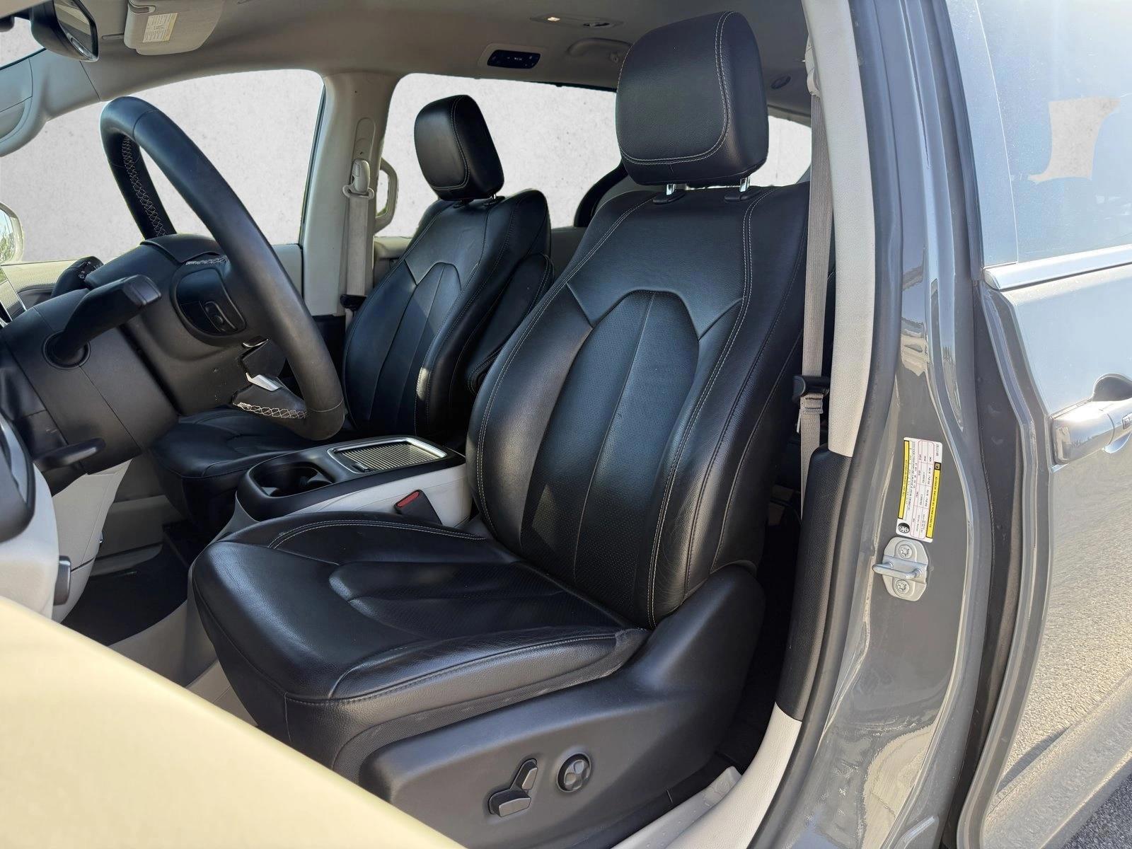 2022 Chrysler Pacifica Touring L - Photo 11