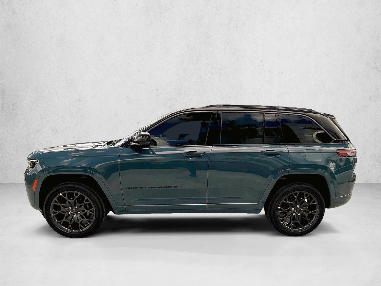 Thumbnail: 2027 Jeep Grand Cherokee - 2