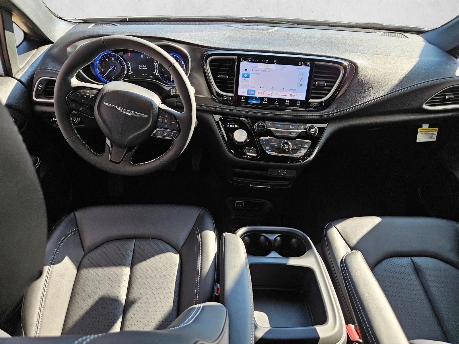 Thumbnail: 2026 Chrysler Pacifica - 3