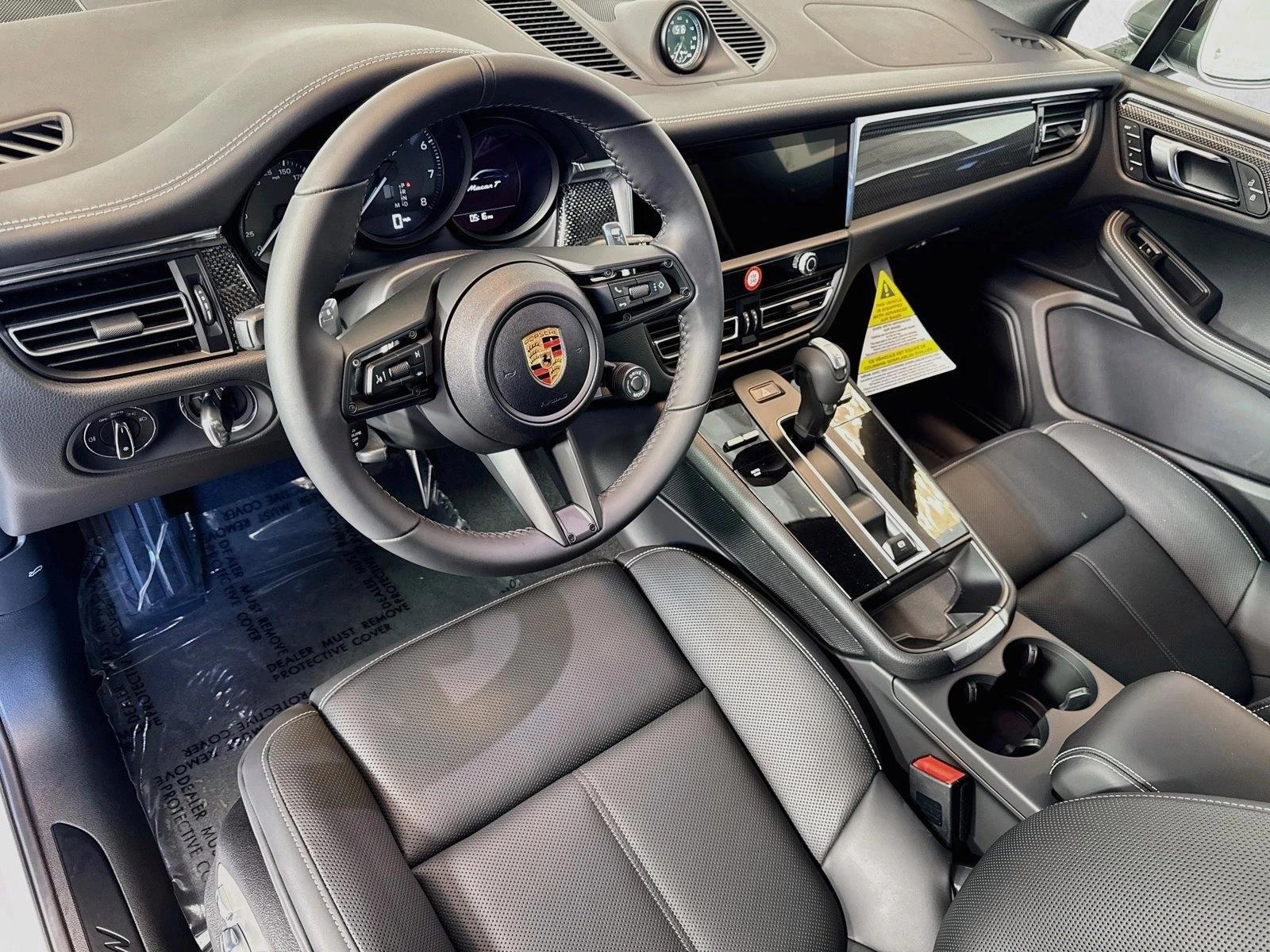 Thumbnail: 2026 Porsche Macan - 3