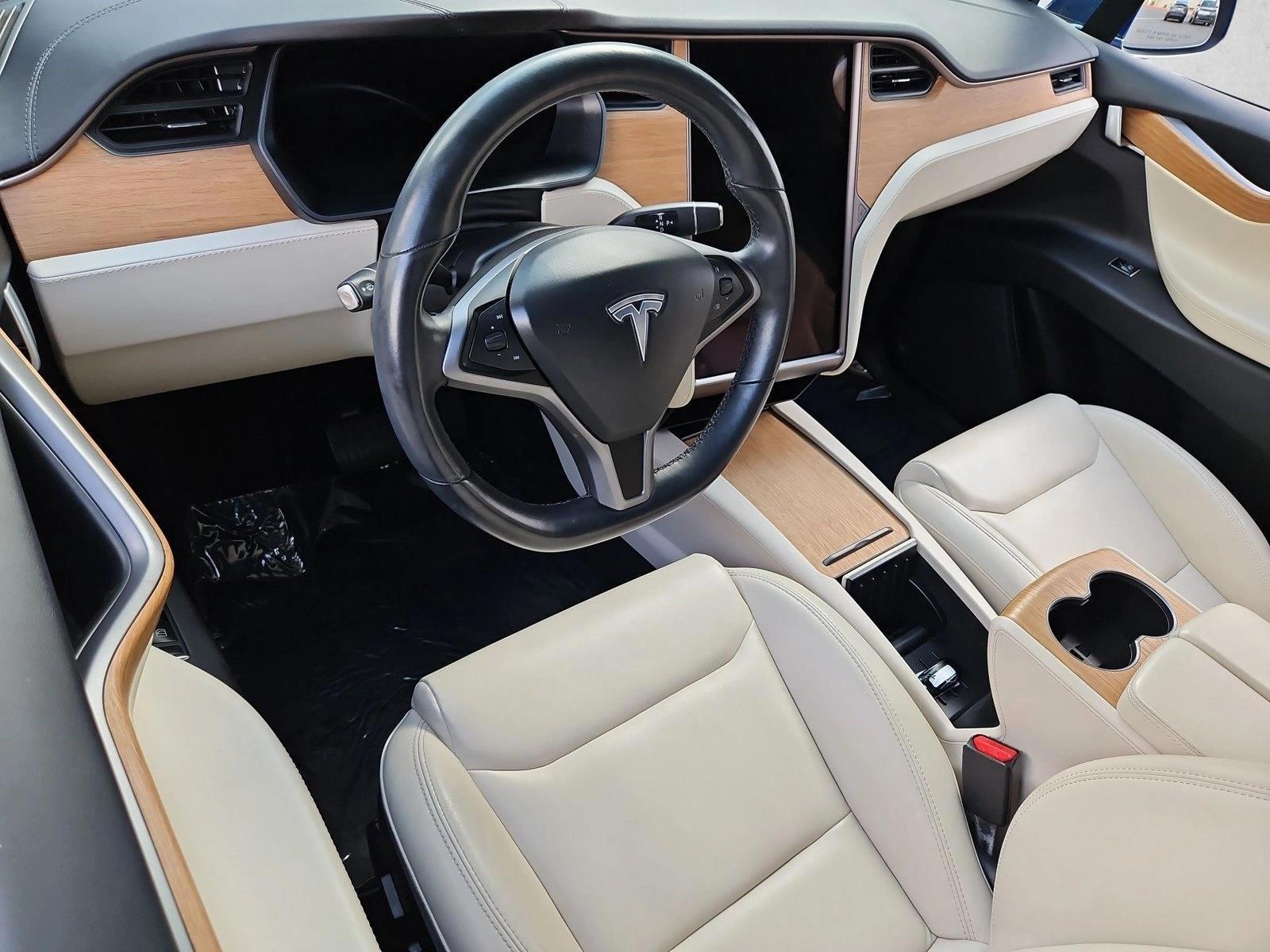 2020 Tesla Model X Long Range - Photo 10