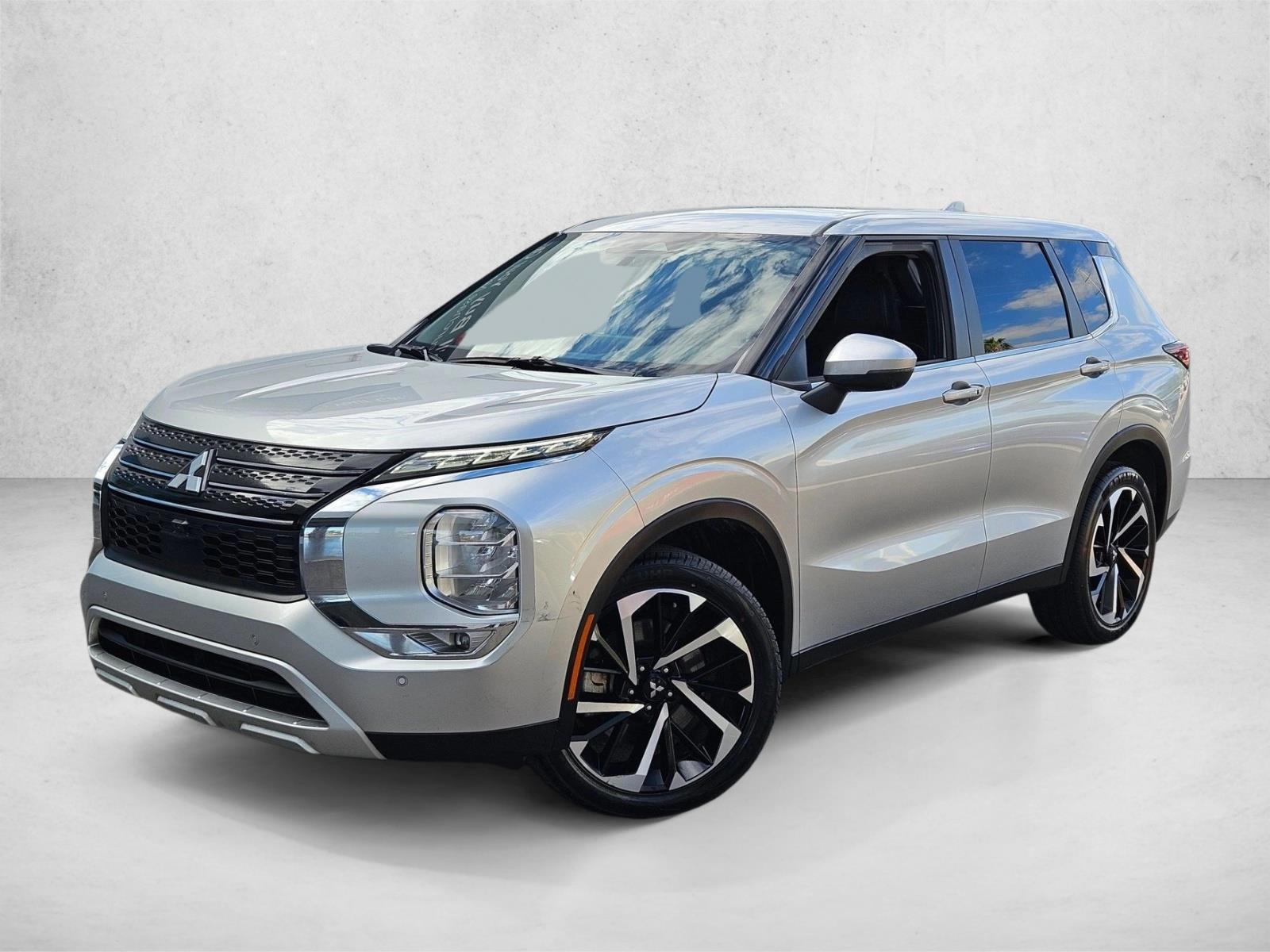 2024 Mitsubishi Outlander SE 2WD's photo