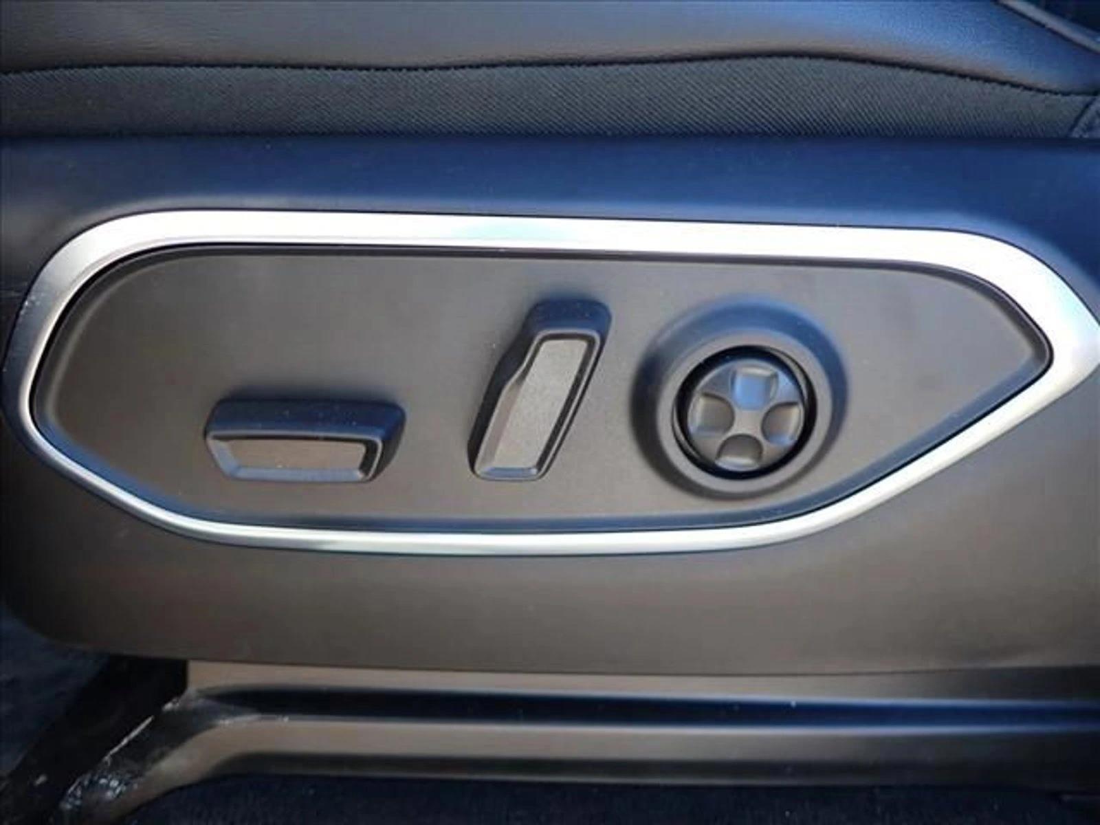 Thumbnail: 2026 Jeep Grand Wagoneer - 3