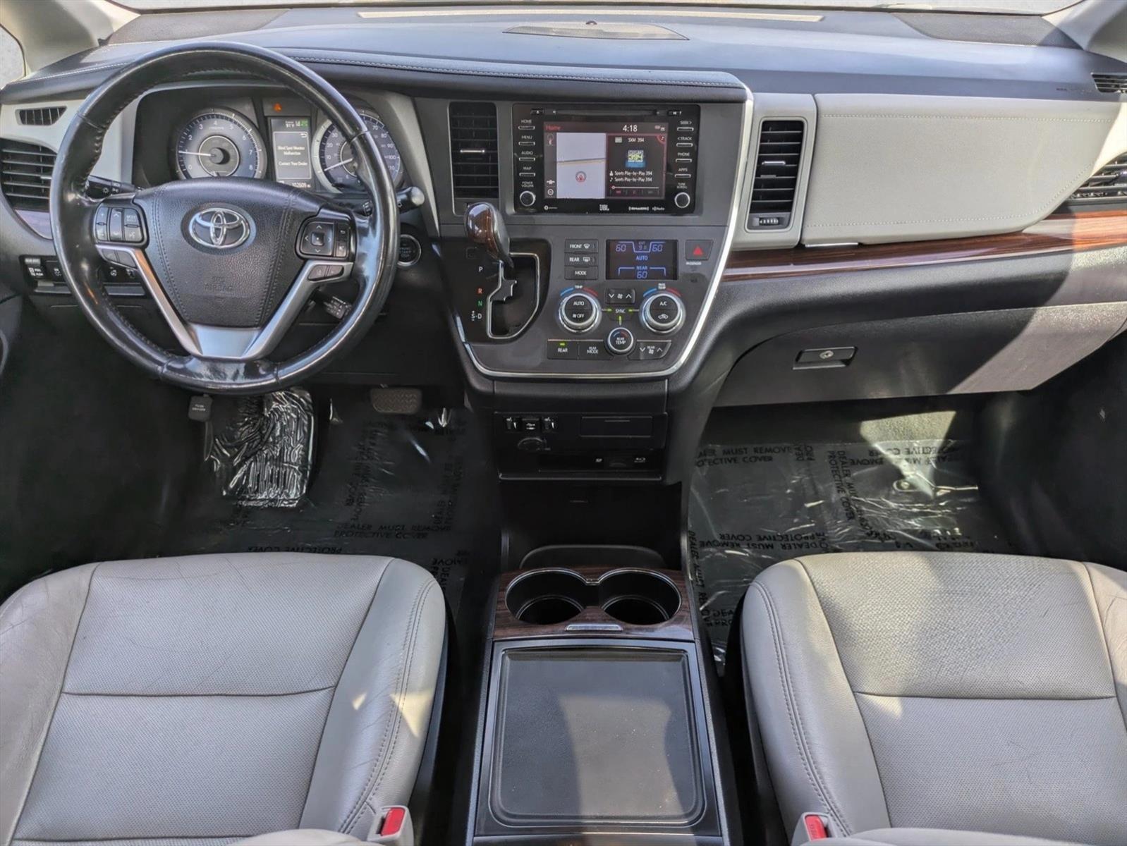 Thumbnail: 2019 Toyota Sienna - 3
