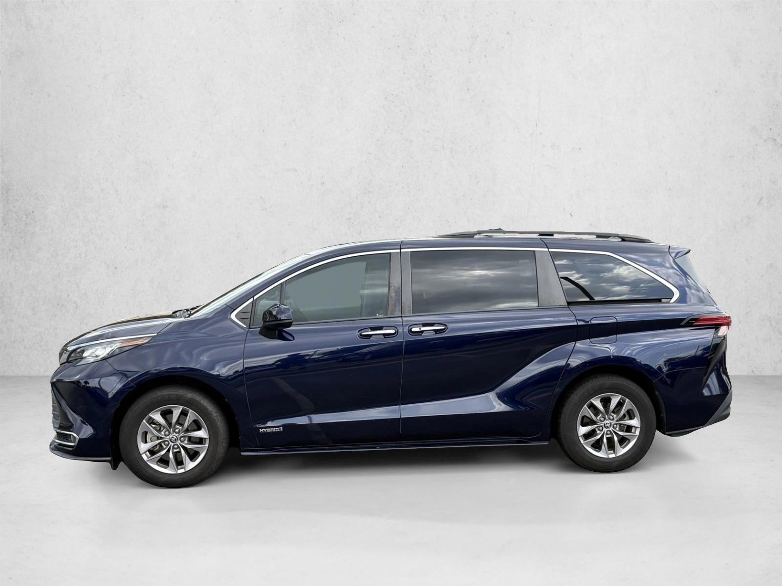 Thumbnail: 2021 Toyota Sienna - 2