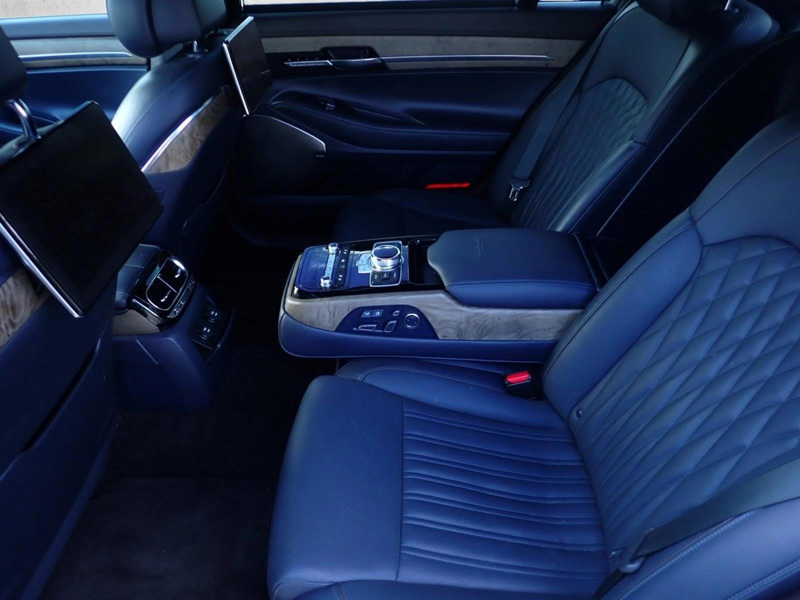 2021 Genesis G90