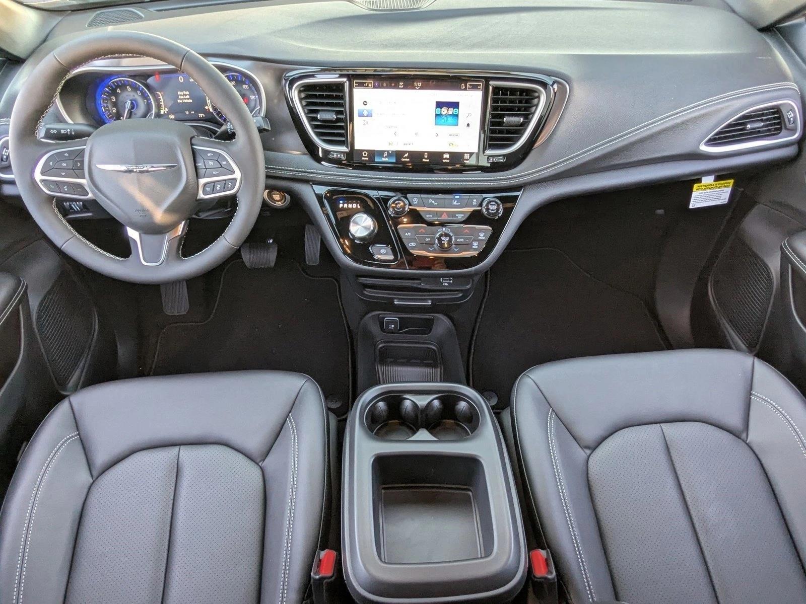 Thumbnail: 2026 Chrysler Pacifica - 4