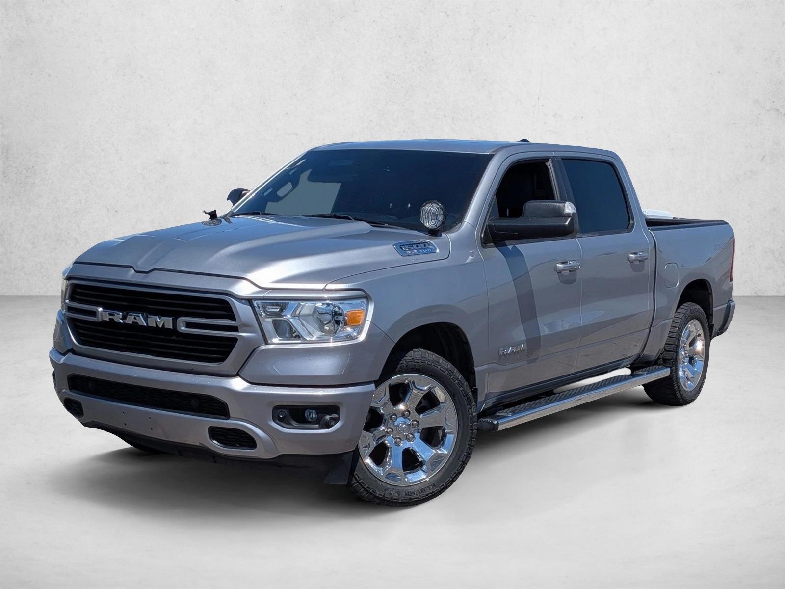 2021 RAM 1500 Big Horn/Lone Star 4x4 Crew Cab 5'7's photo