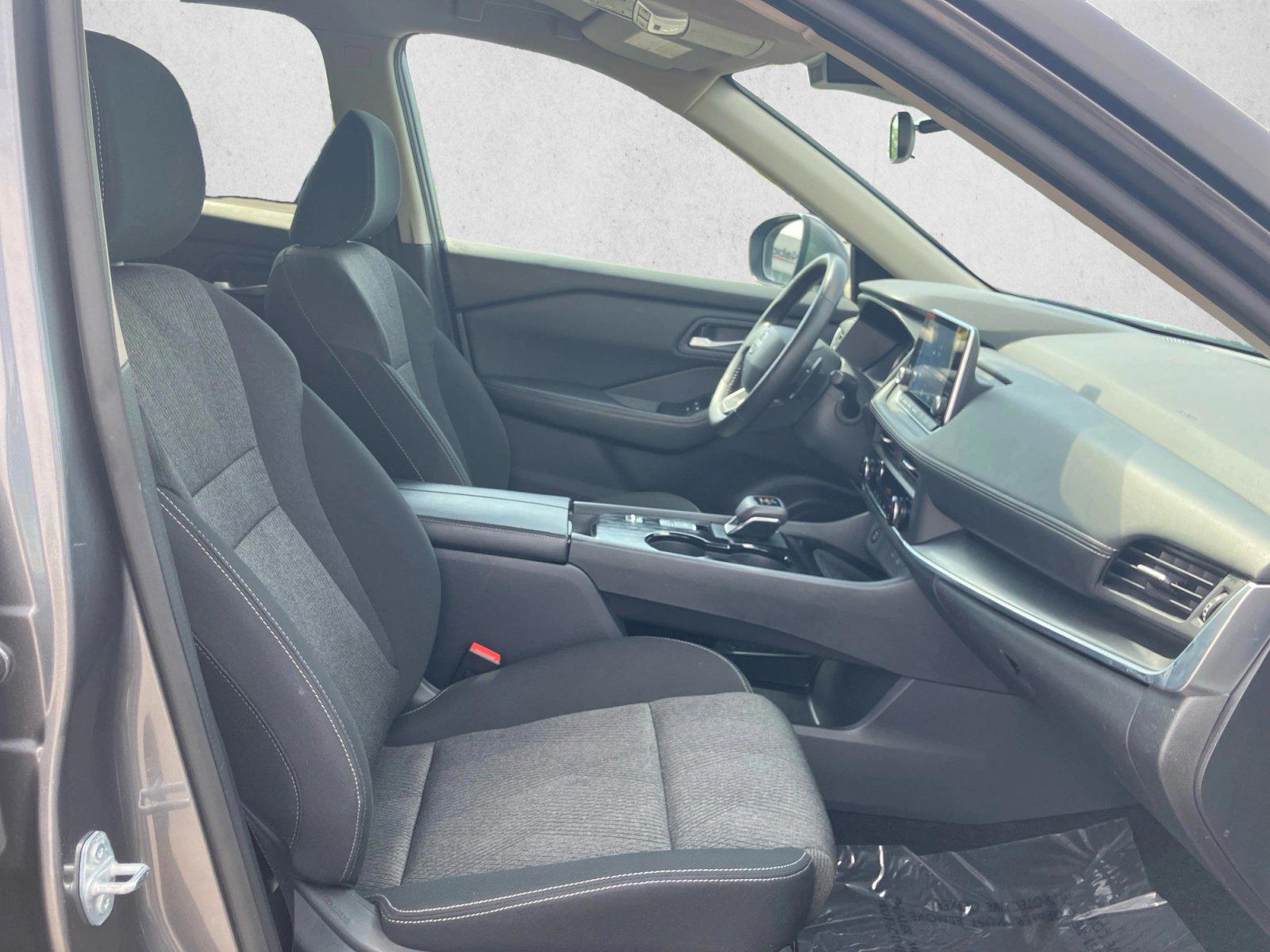 2025 Nissan Rogue SV - Photo 19