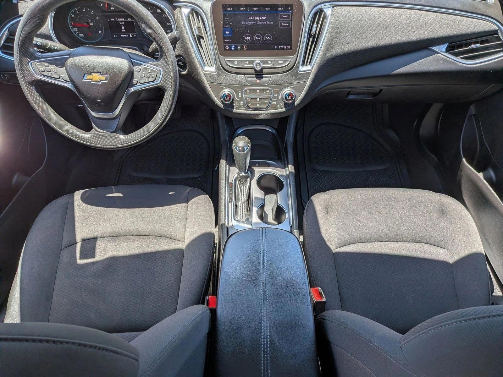 Thumbnail: 2019 Chevrolet Malibu - 3