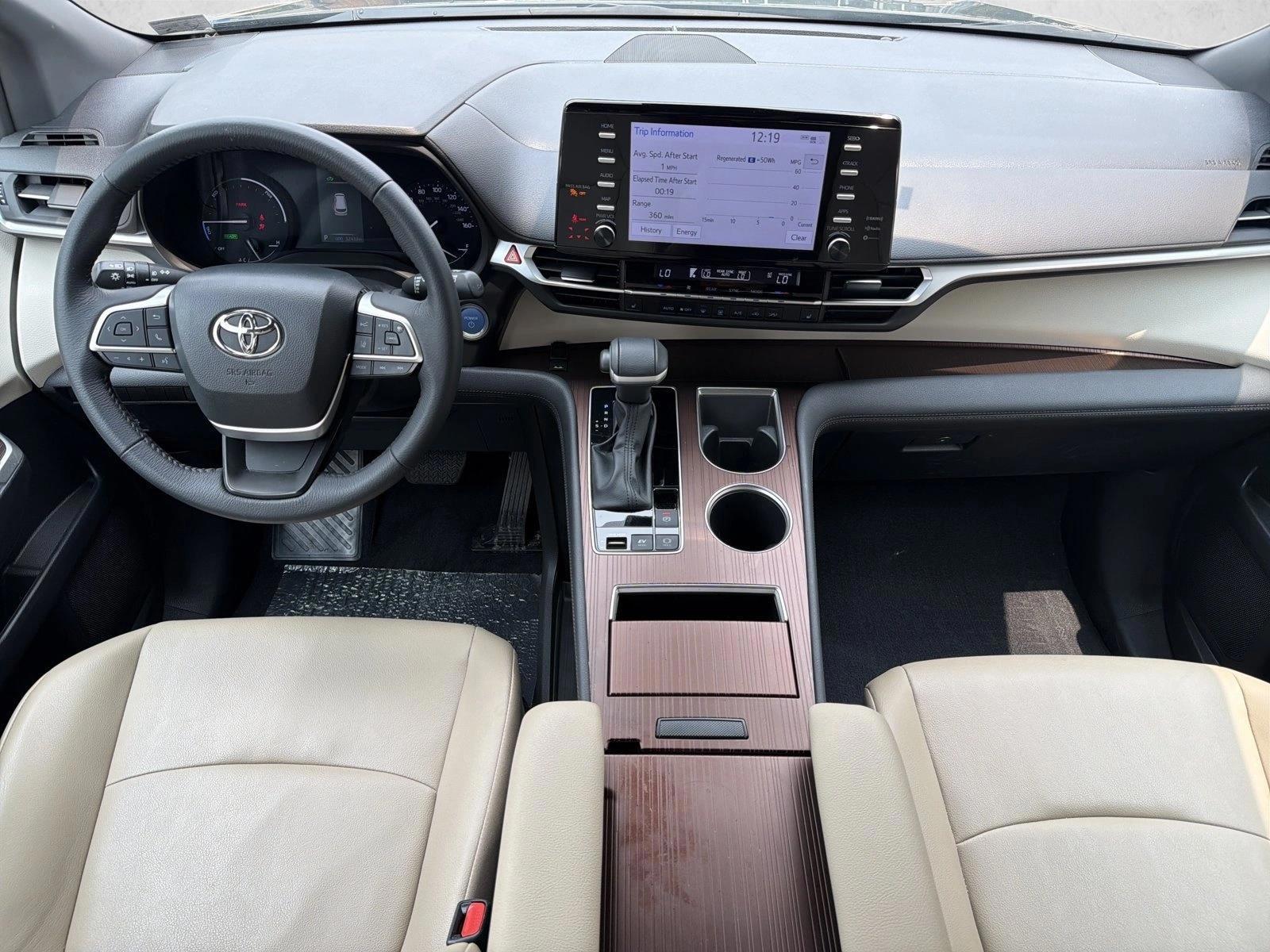 Thumbnail: 2024 Toyota Sienna - 3