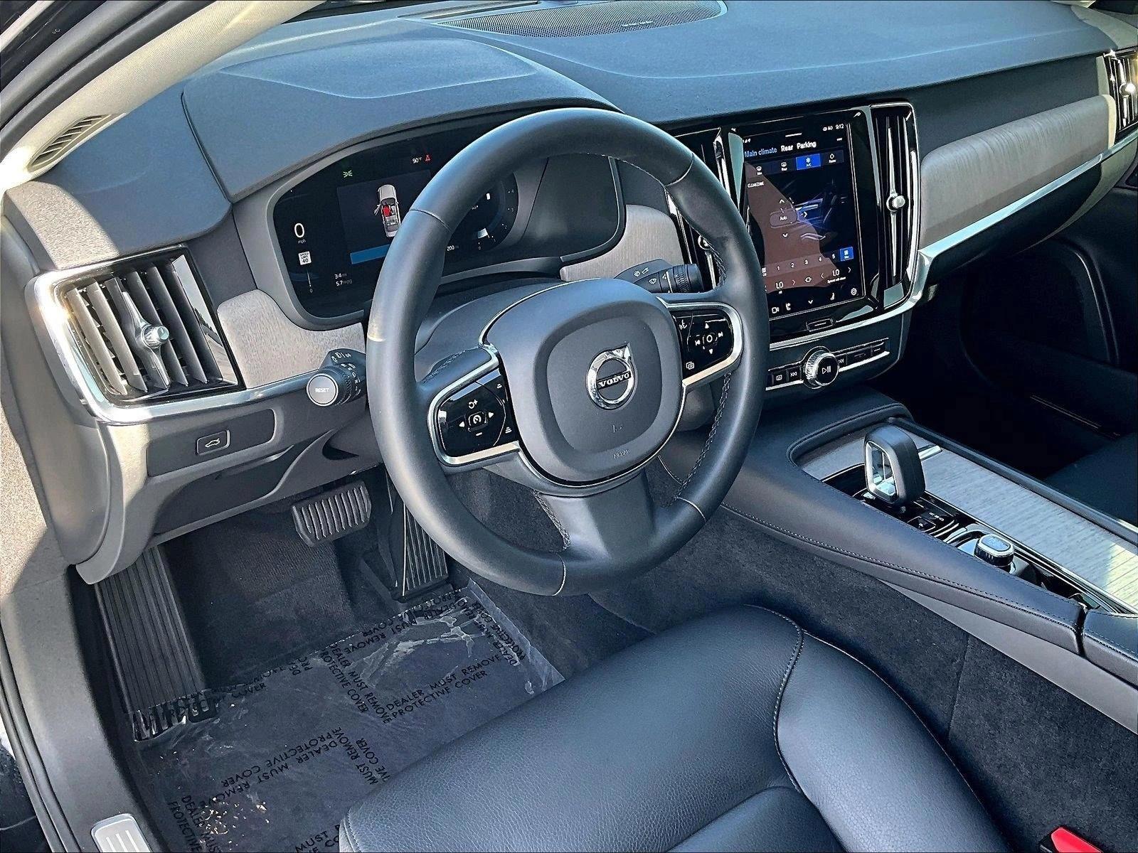 Thumbnail: 2023 Volvo S90 - 4
