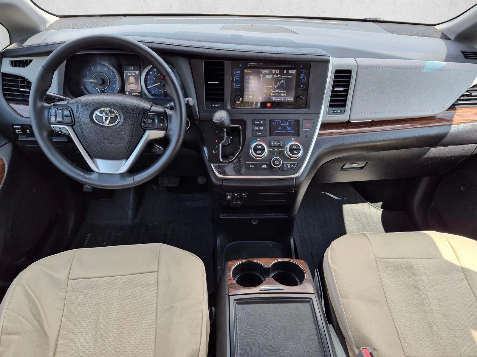 Thumbnail: 2015 Toyota Sienna - 4
