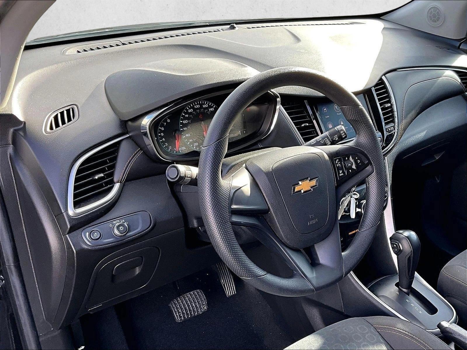 Thumbnail: 2022 Chevrolet Trax - 3