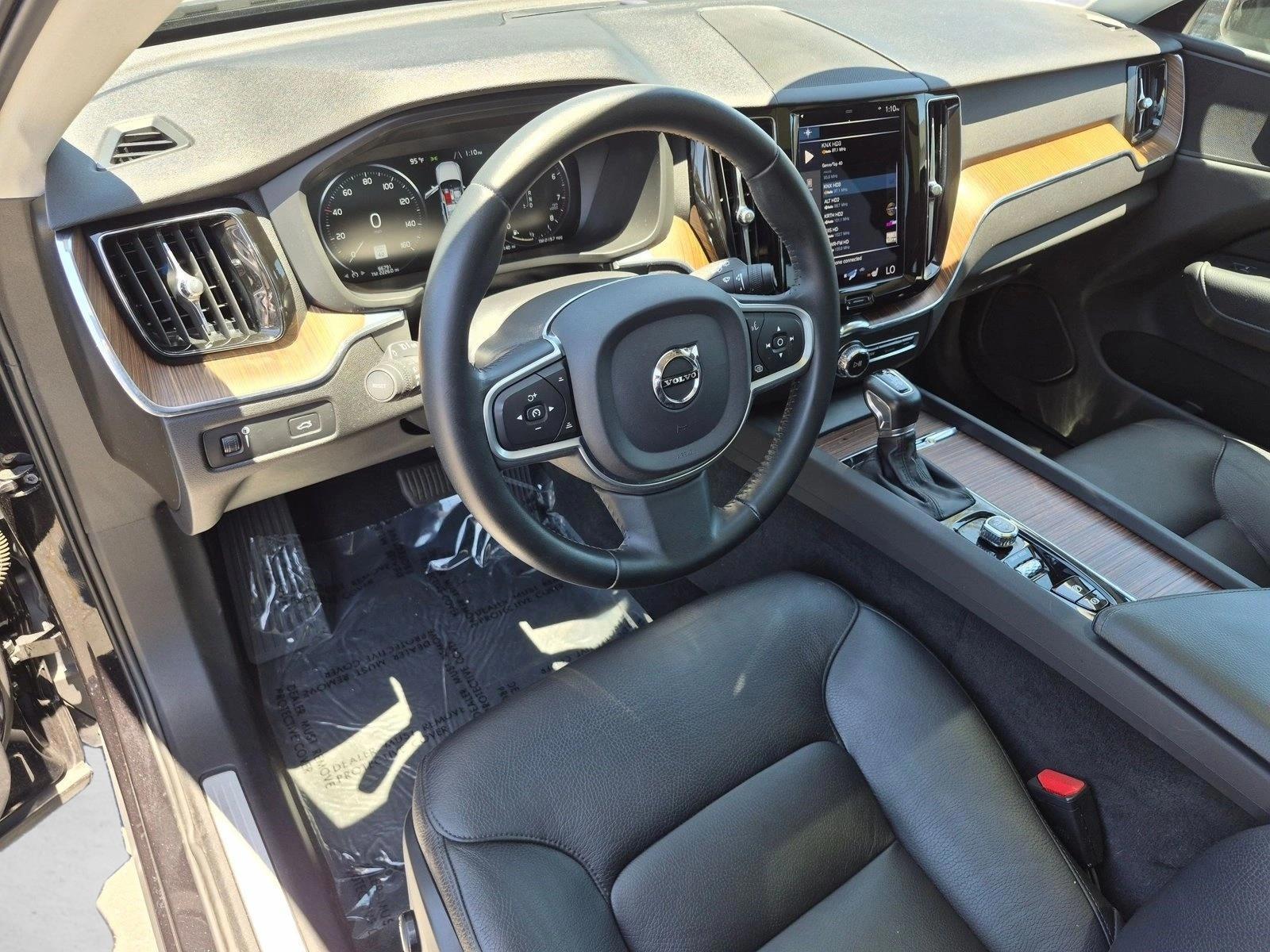 Thumbnail: 2021 Volvo XC60 - 3