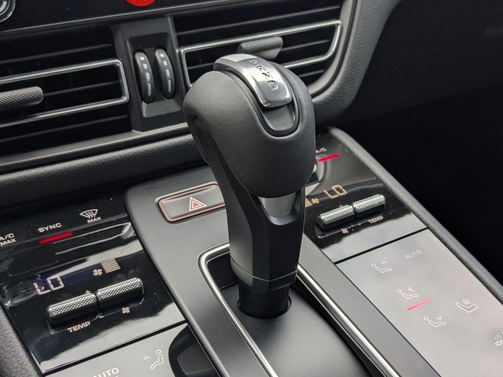 2026 Porsche Macan T - Photo 20