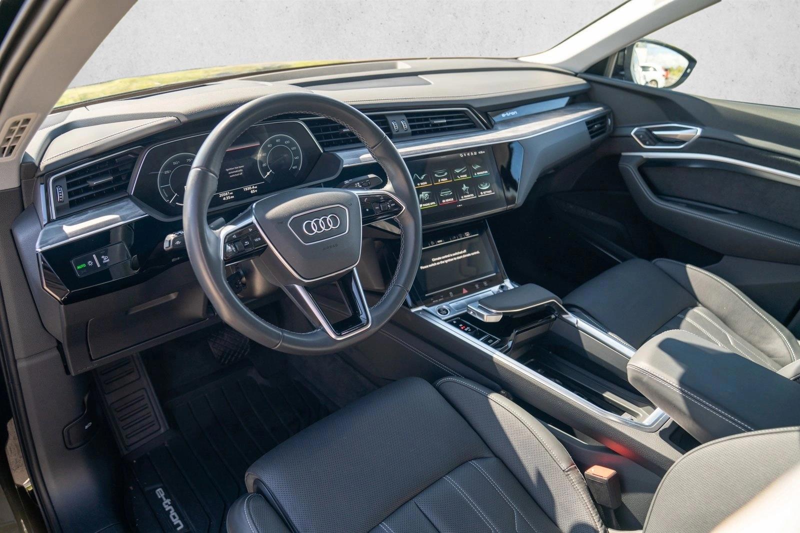 Thumbnail: 2022 Audi e-tron S - 3
