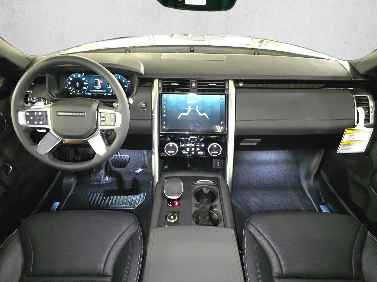 Thumbnail: 2026 Land Rover Discovery - 3
