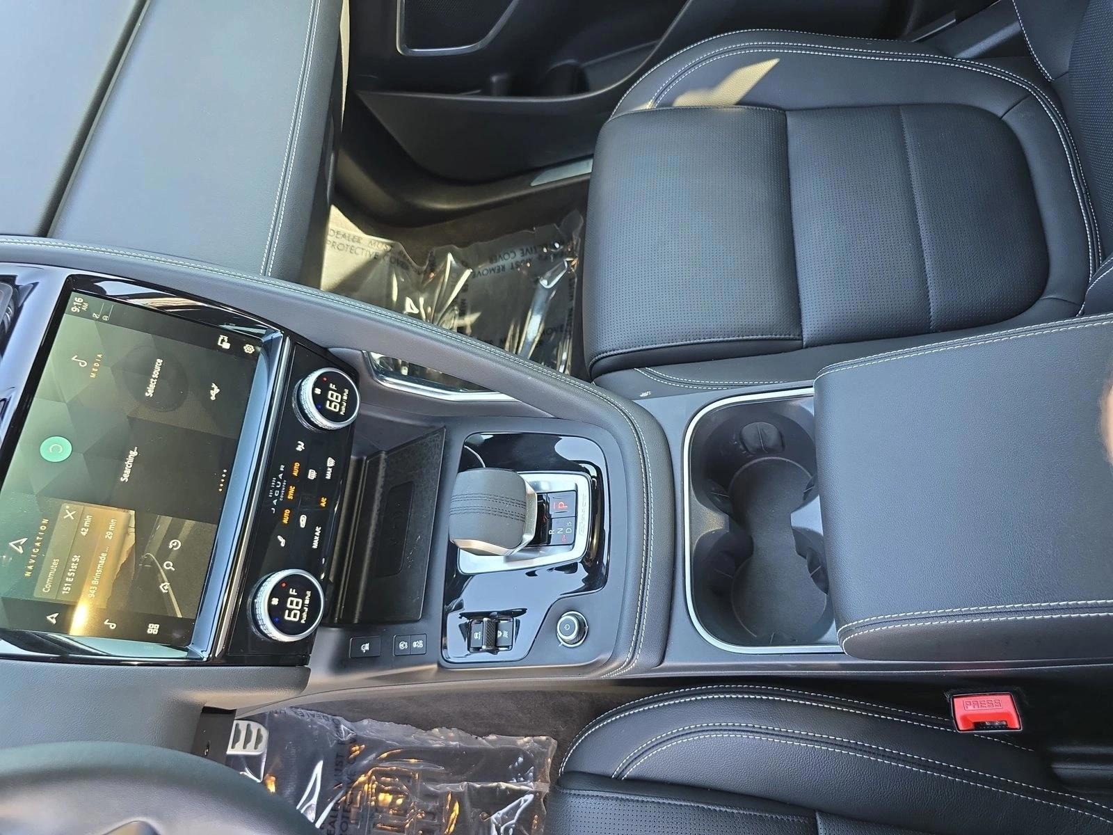 2024 Jaguar E-Pace R-DYNAMIC SE - Photo 24