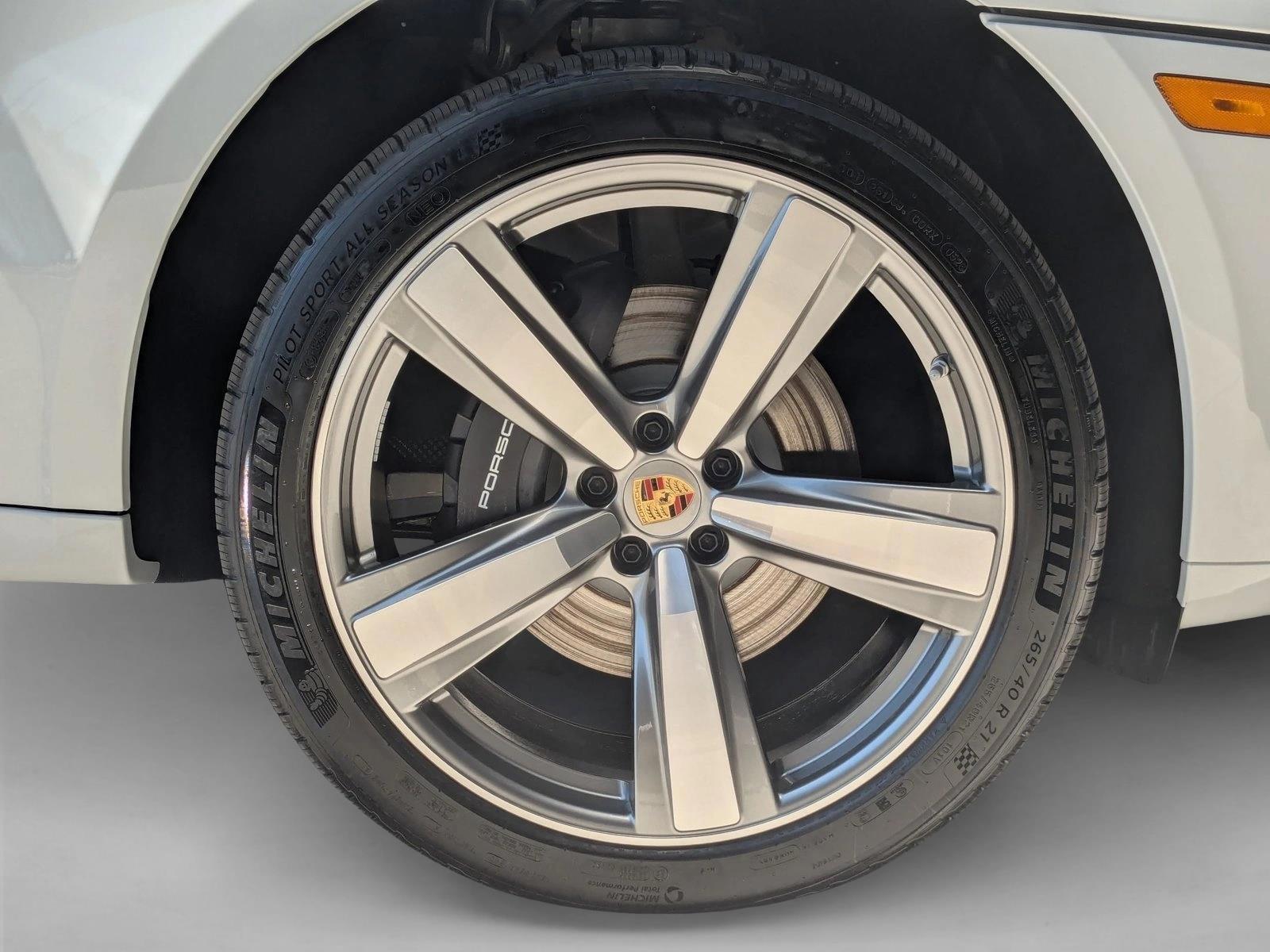 2026 Porsche Macan T - Photo 30